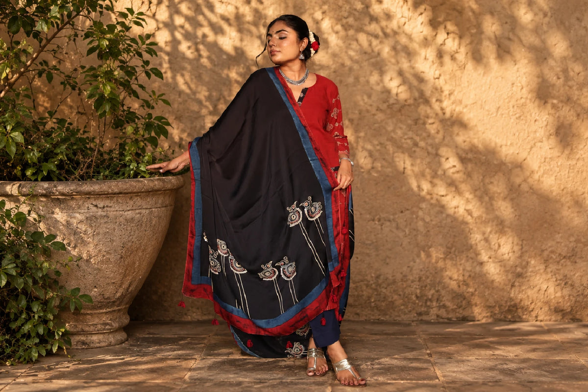 Black Birds-by-the-Shore Crepe Stole/ Hanj Collection