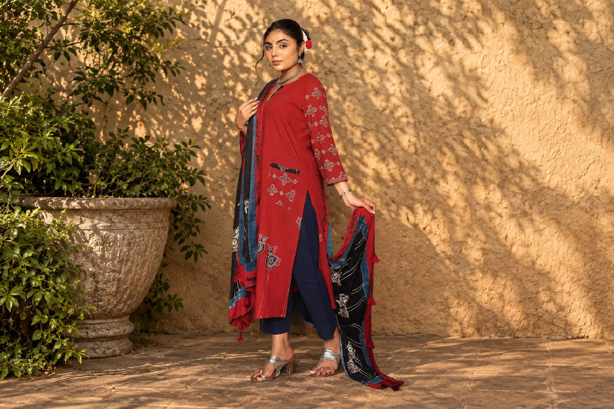 Black Birds-by-the-Shore Crepe Stole/ Hanj Collection