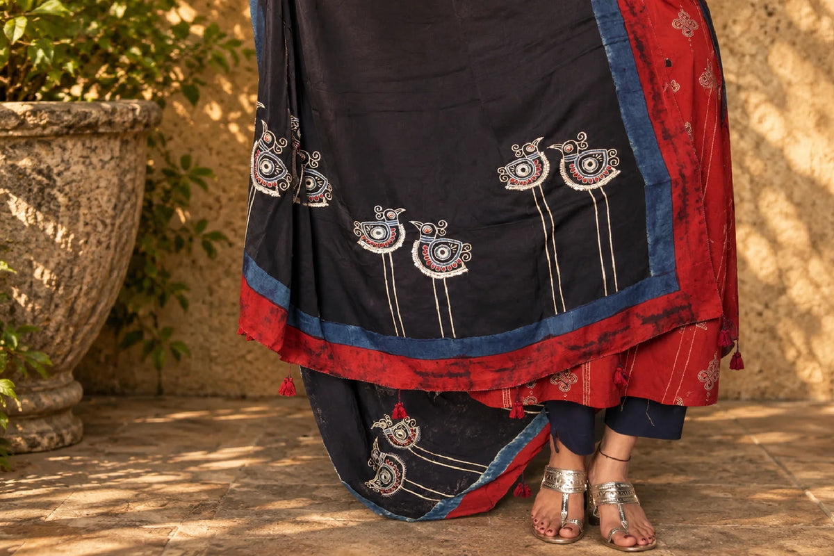 Black Birds-by-the-Shore Crepe Stole/ Hanj Collection